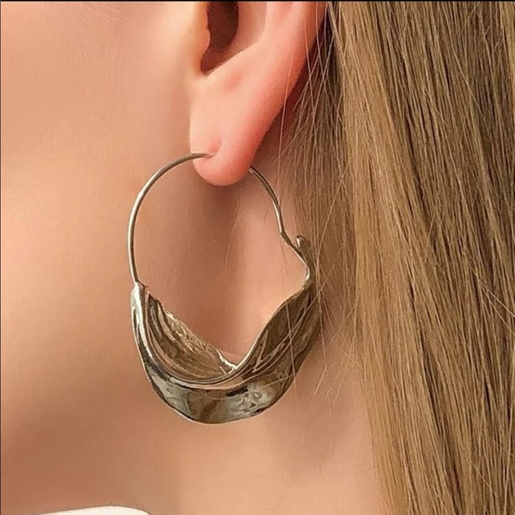 Jewelry - NWT Silver Hoop Earrings